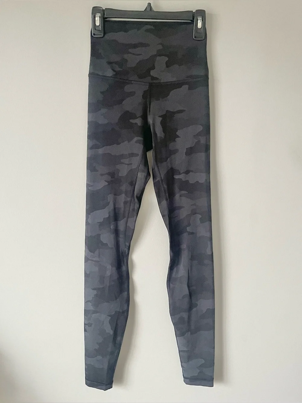 Lululemon Align High-Rise Women’s Leggings 28in Camo Deep Coal Size 2 EUC 128$